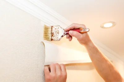 Pose de papier peint à Rémering — revêtements muraux et toiles de verre